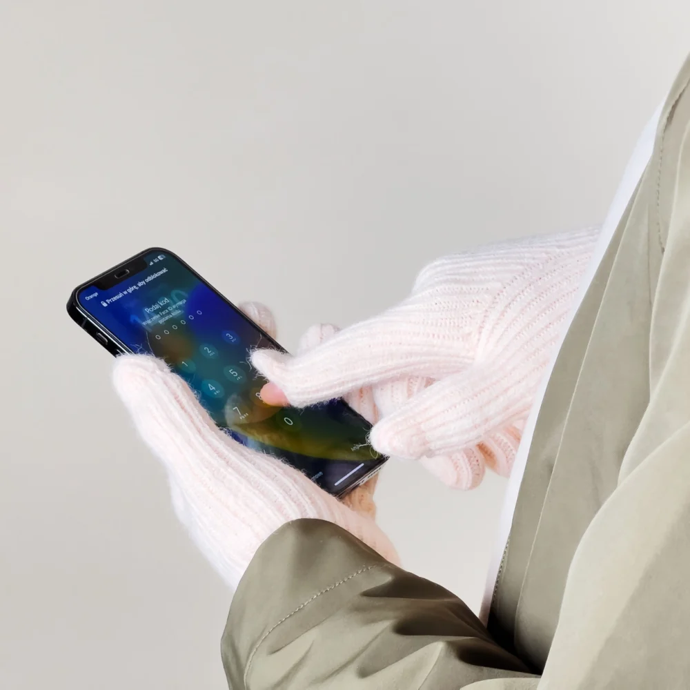 Braided phone gloves with cutouts for fingers - pinkeng