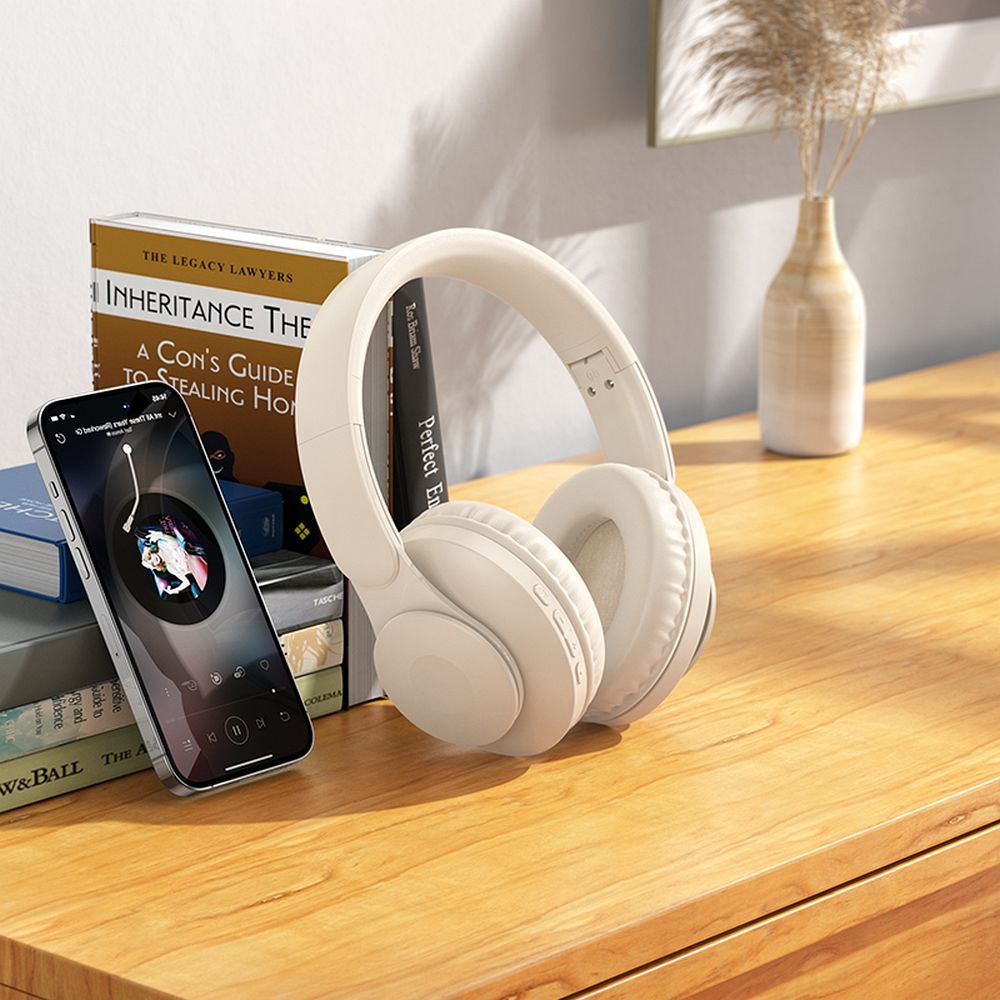 3177bcc9f47cfc1bb01f8aff8d3173e5 HOCO wireless headphones milky whitetooth W45 milky white