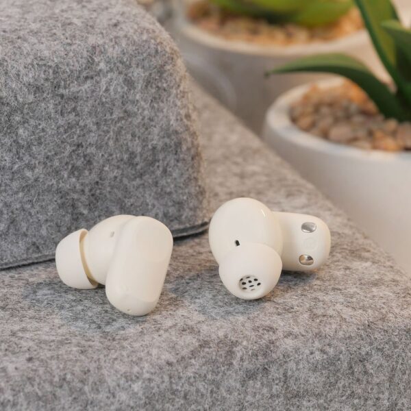 37499f405b5c35449ff7b7e10bf6957c HOCO wireless earphone bluetooth TWS EQ19 milky white