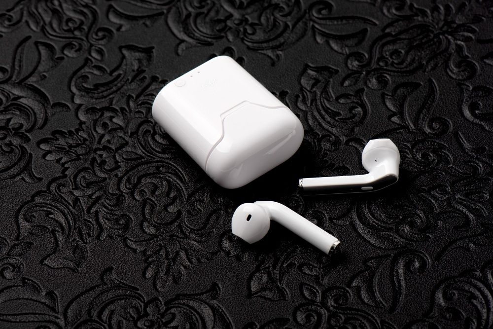 6716a6e57b05949e8b095c5ffad69108 ART wireless earphones bluetooth TWS + docking station Micro USB AP-TW-B2 white silver