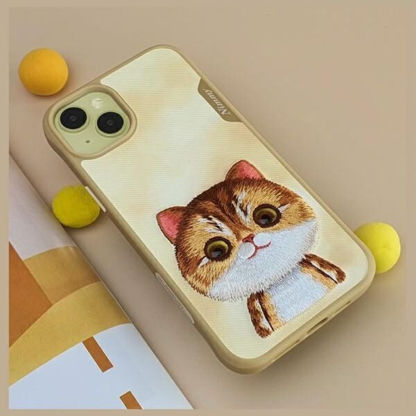 c4025cf74b37f608107b2aafd71e8a44 NIMMY case BIG EYED PET 2.0 Cat for IPHONE 15 Pro khaki