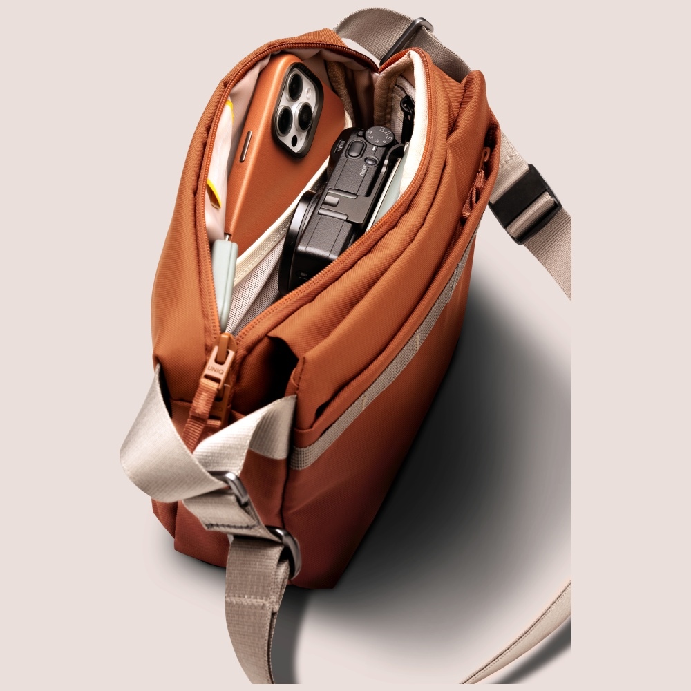 Uniq Crossbody Denver 5L Bag - Beigeeng