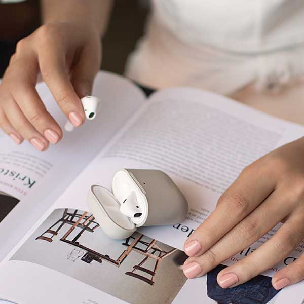 192002_7 Uniq Lino AirPods 1/2 Gen Case - Beigeeng