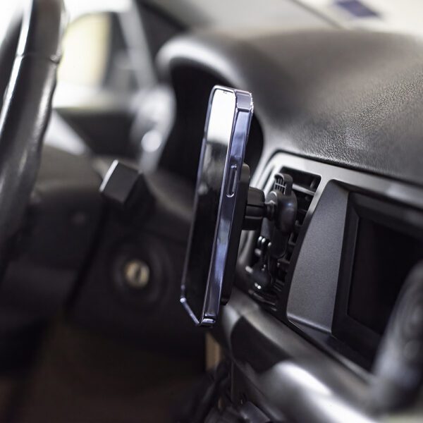 Forever car holder for air vent MACH-100 magnetic with wireless charging black 15W