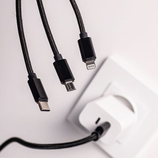 Maxlife 3in1 cable USB - Lightning + USB-C + microUSB 1,0 m 2,1A black nylon