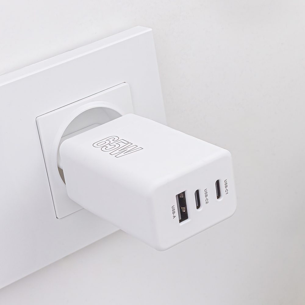 371925_oryg Maxlife MXTC-08-65ACC PD QC charger 2x USB-C 1x USB 65W white