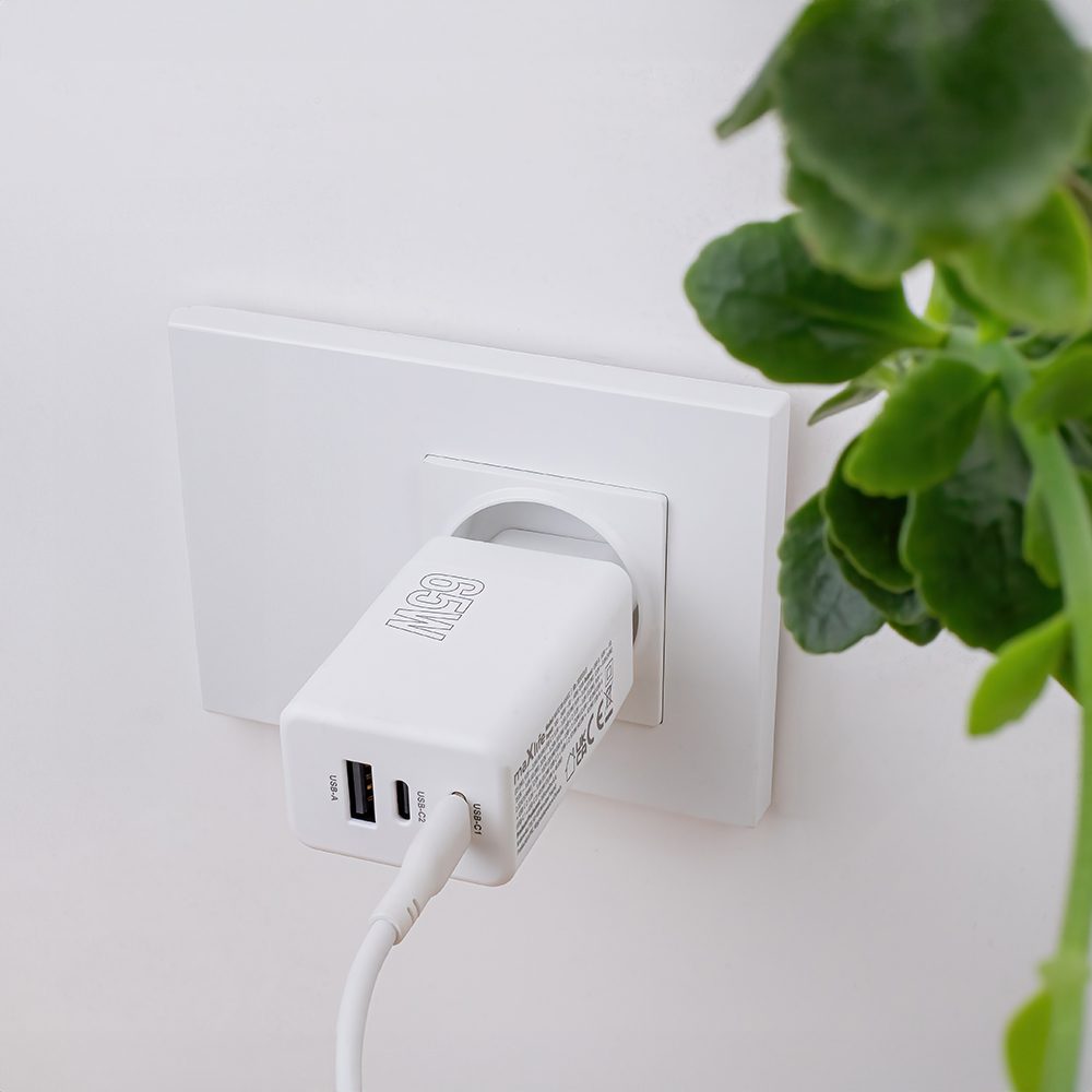 371926_oryg Maxlife MXTC-08-65ACC PD QC charger 2x USB-C 1x USB 65W white