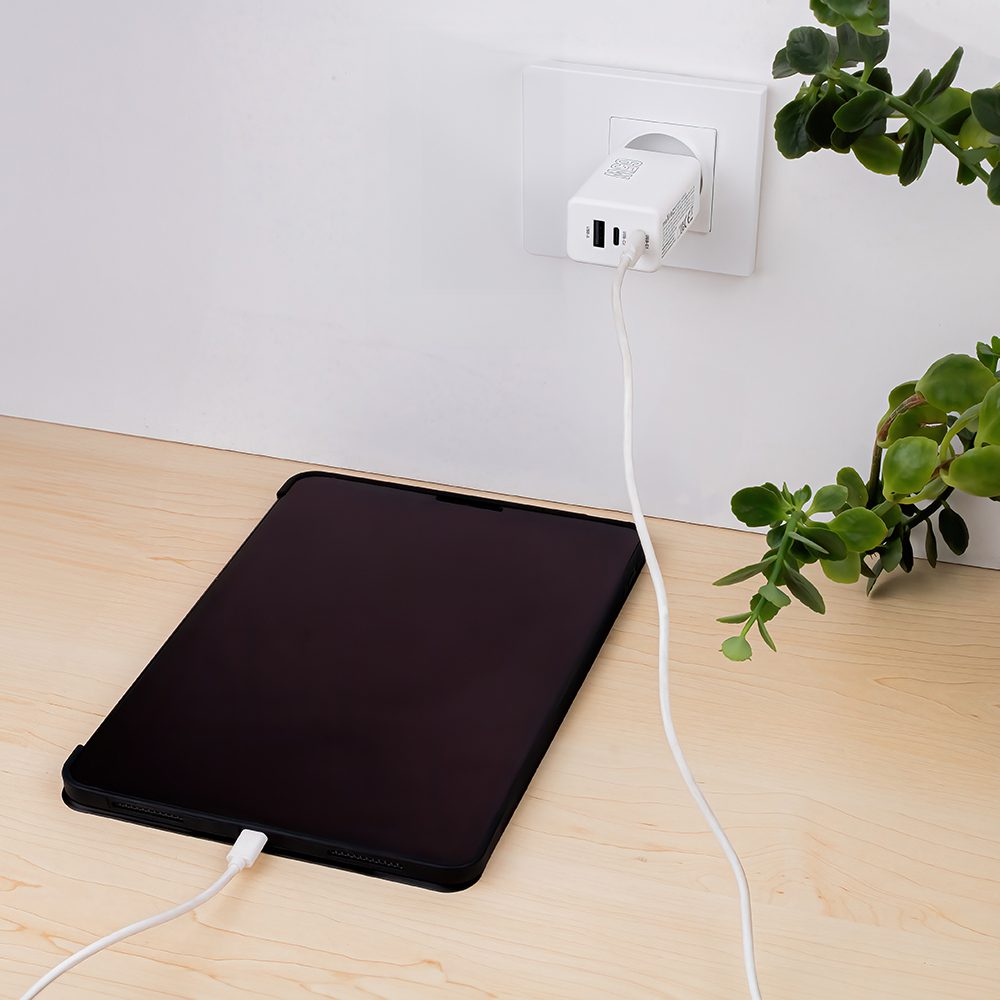 371929_oryg Maxlife MXTC-08-65ACC PD QC charger 2x USB-C 1x USB 65W white