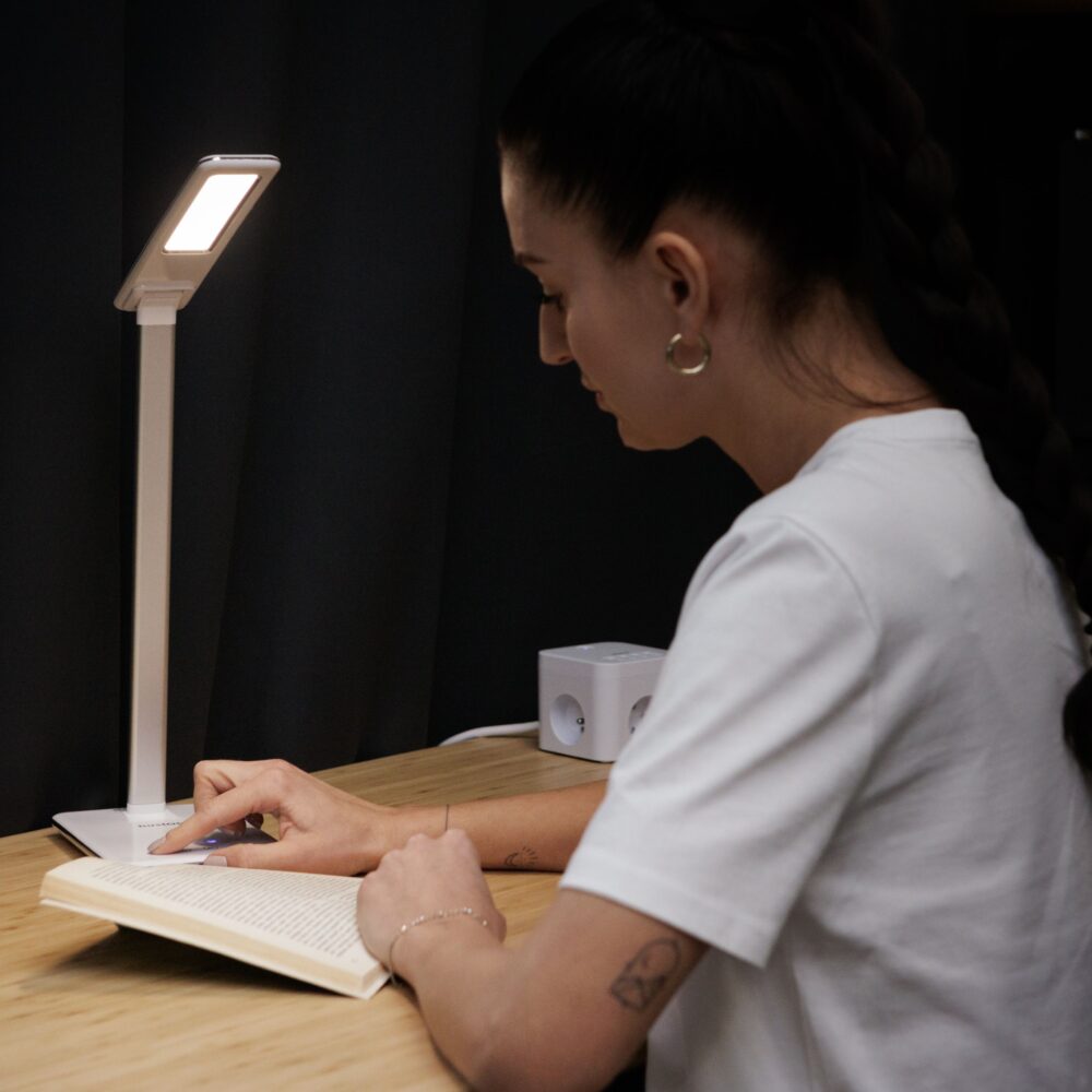 388767_oryg Huslog Lamp with induction charger white OW-390202