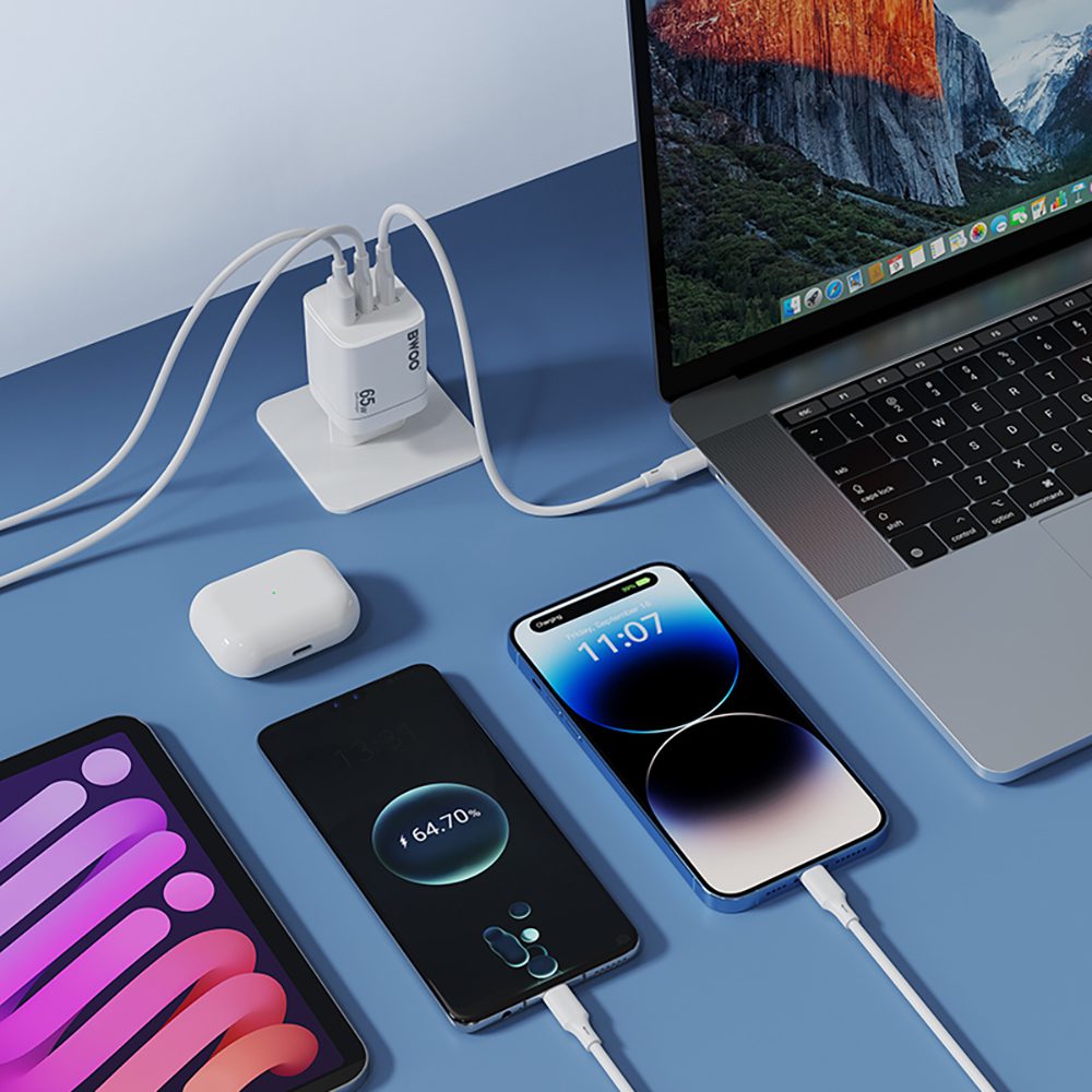 391187_oryg BWOO CDA147PD wall charger 2x USB-C port + USB-A 65W white