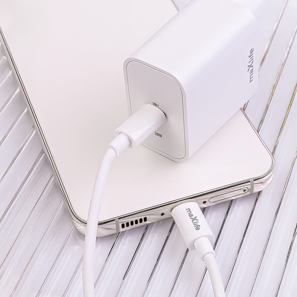 Maxlife MXTC-06-20C PD QC charger 1x USB-C 20W white + USB-C - Lightning cable 20W