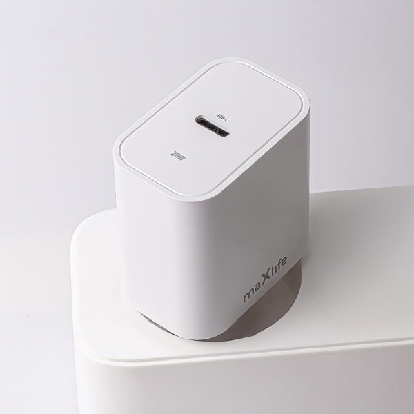Maxlife MXTC-06-20C PD QC charger 1x USB-C 20W white + USB-C - Lightning cable 20W