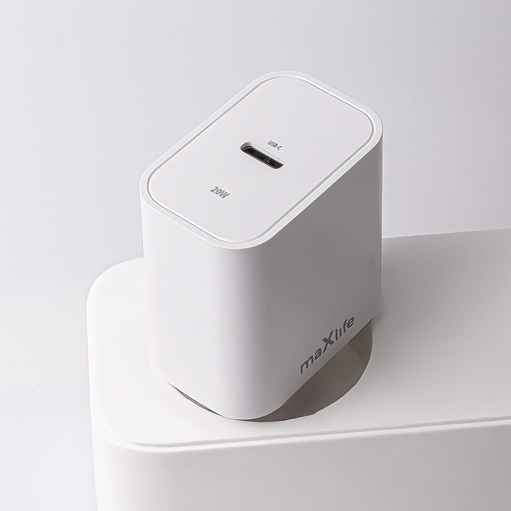 Maxlife MXTC-06-20C PD QC charger 1x USB-C 20W white + USB-C - Lightning cable 20W