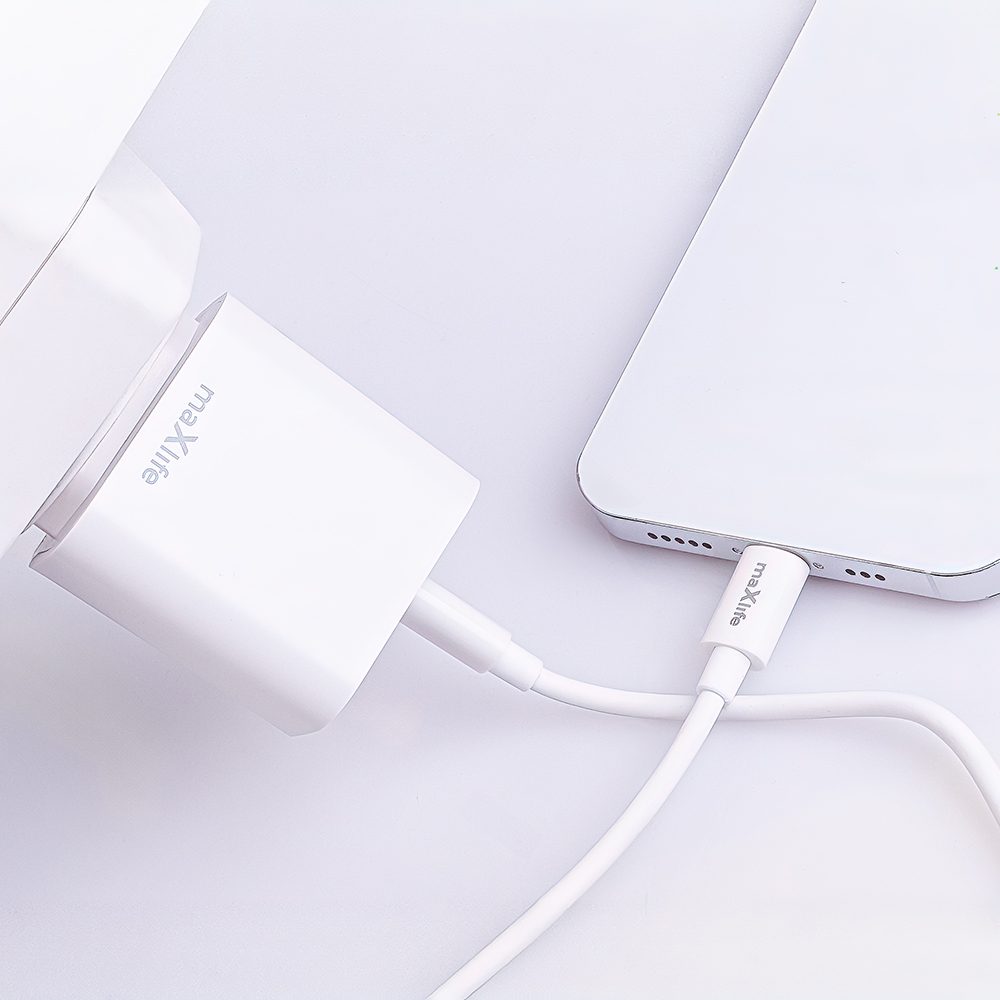 402599_oryg Maxlife MXTC-06-20AC PD QC charger 1x USB-C 1x USB 20W white + USB-C - Lightning cable 20W