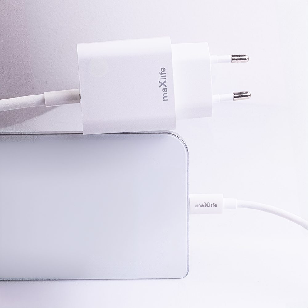 402600_oryg Maxlife MXTC-06-20AC PD QC charger 1x USB-C 1x USB 20W white + USB-C - Lightning cable 20W