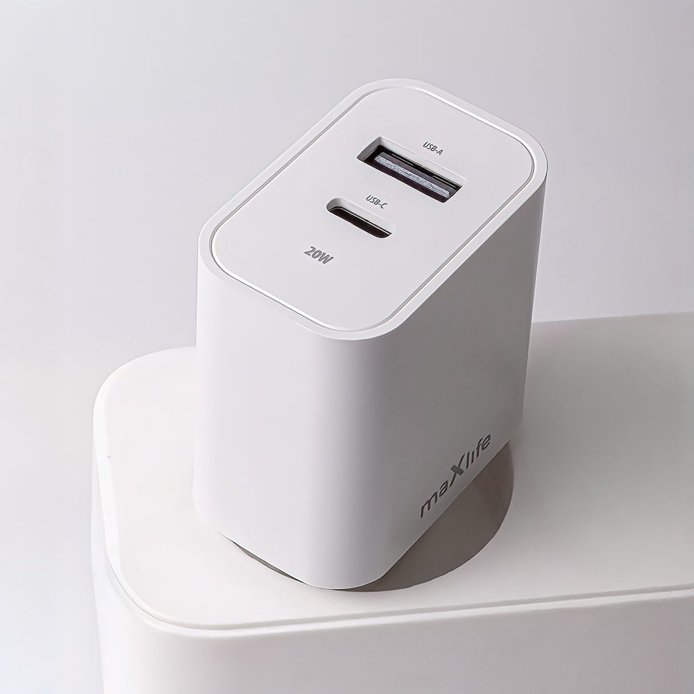 402601_oryg Maxlife MXTC-06-20AC PD QC charger 1x USB-C 1x USB 20W white + USB-C - Lightning cable 20W