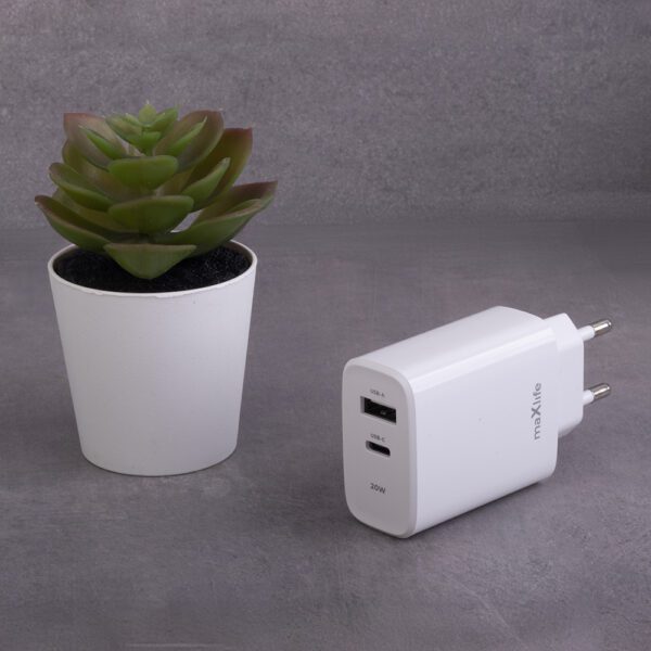 Maxlife MXTC-10-20AC PD QC charger 1x USB-C 1x USB 20W white