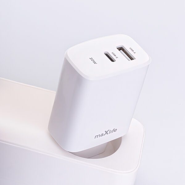 Maxlife MXTC-10-20AC PD QC charger 1x USB-C 1x USB 20W white