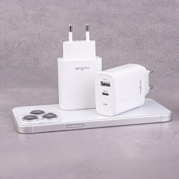 Maxlife MXTC-10-20AC PD QC charger 1x USB-C 1x USB 20W white