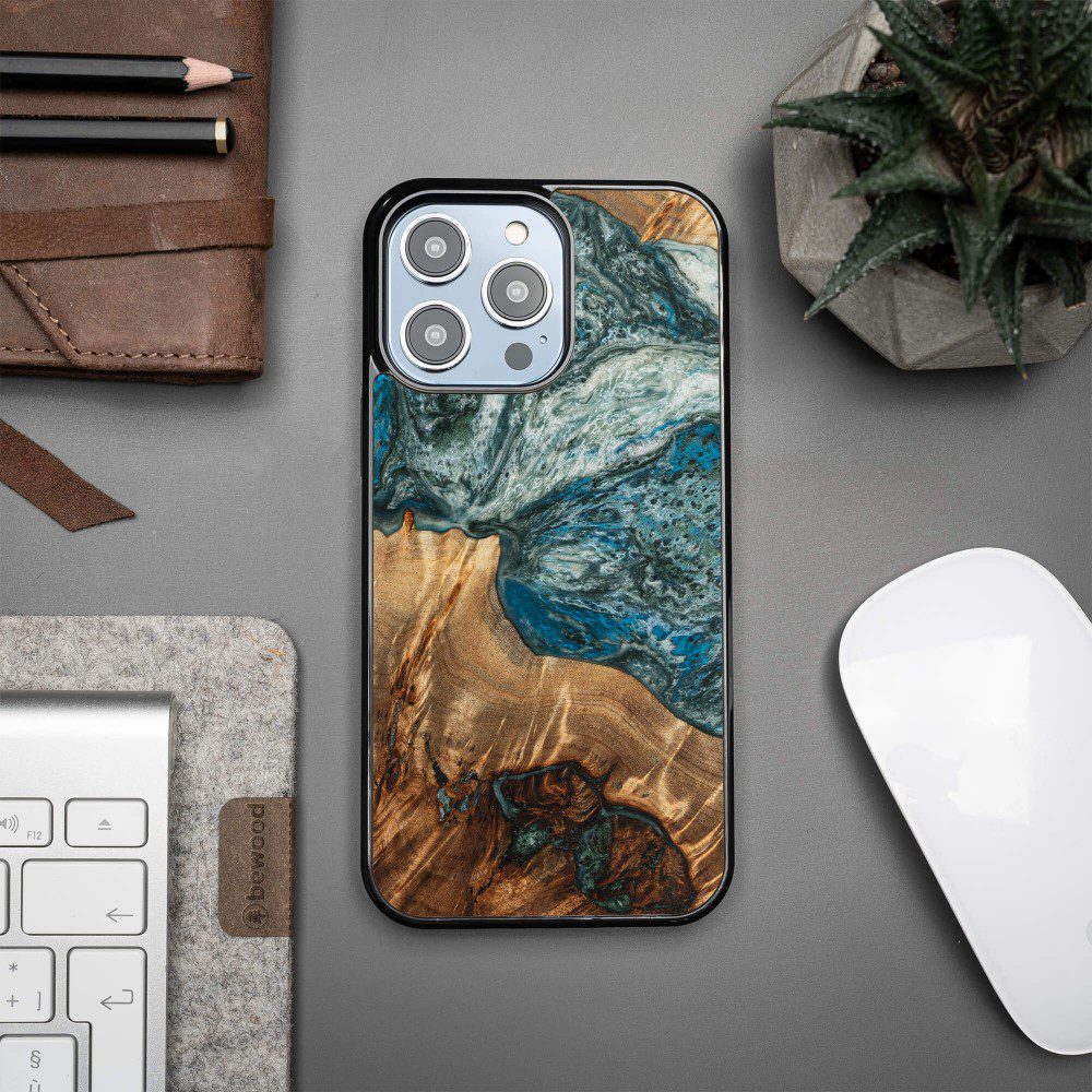 408387_oryg Bewood Unique case for iPhone 15 Pro Max 6,7" Planets Earth