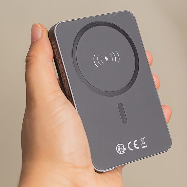 Forever wireless power bank MATB-200 20W PD 5000 mAh magnetic black