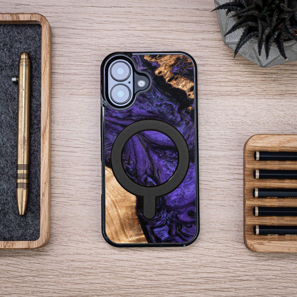 419257_oryg Bewood Unique case for iPhone 16 6,1" Violet with MagSafe