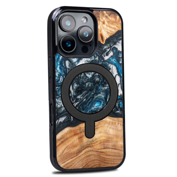 Bewood Unique case for iPhone 16 Pro 6,3" Planets Earth with MagSafe