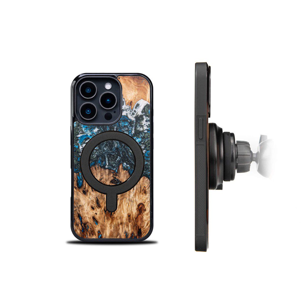 Bewood Unique case for iPhone 16 Pro 6,3" Planets Earth with MagSafe