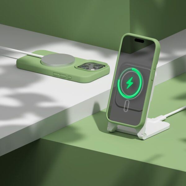 Etteri Silicone Mag case for iPhone 13 6,1" light green