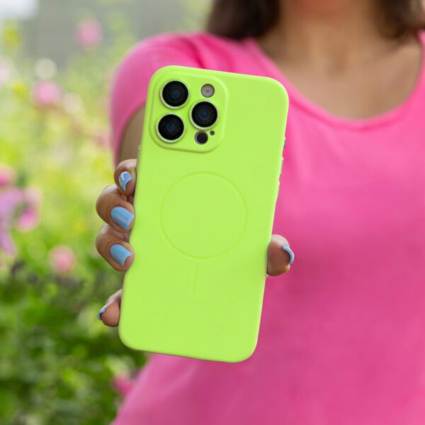 Ultra Trendy Vivid Thin Mag case for iPhone 15 Pro 6,1" green