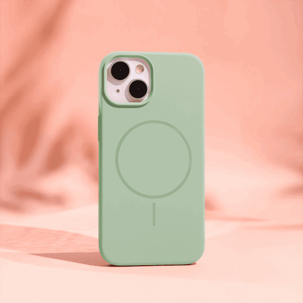 Silicone Thin Mag case for iPhone 17 6,3" green