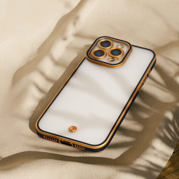478243_oryg Silky Gold case for iPhone 17 6,3" black