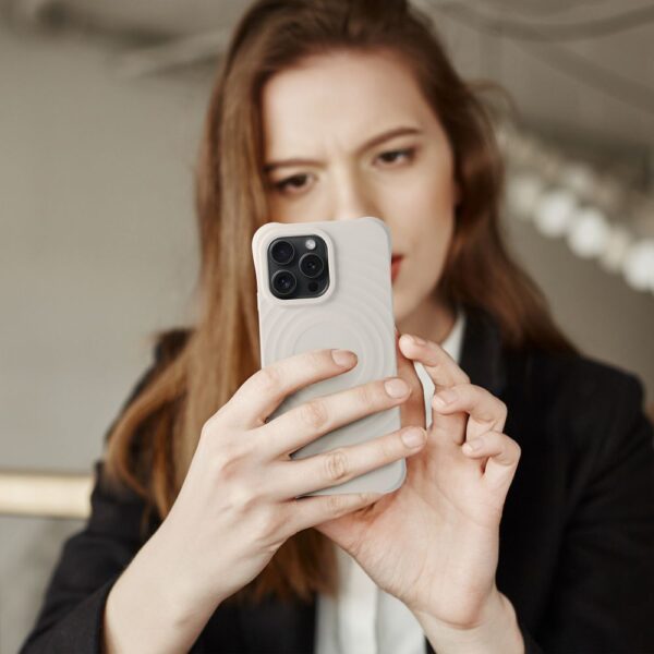 Silicone Zephyr Mag Cover compatible with MagSafe do IPHONE 16 white