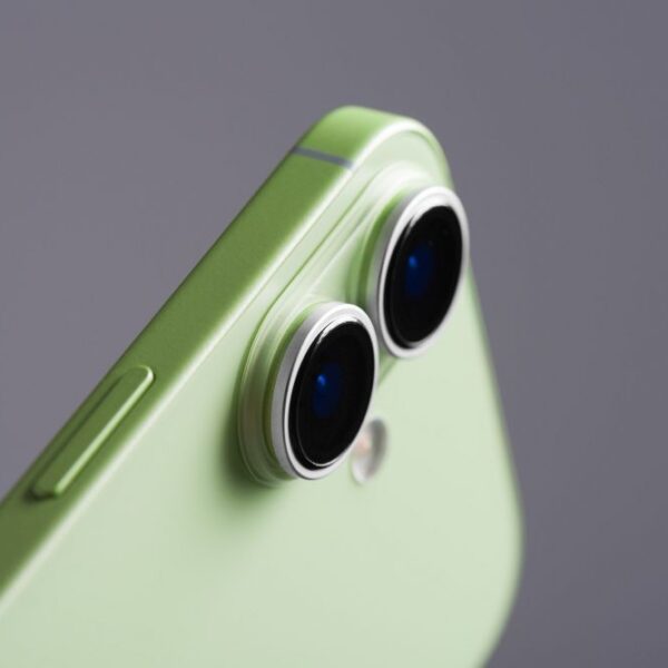 ef5165a0f033cf9e8a6f1cd9006b6f45 Camera glass to iPhone 17 Forcell Premium light green