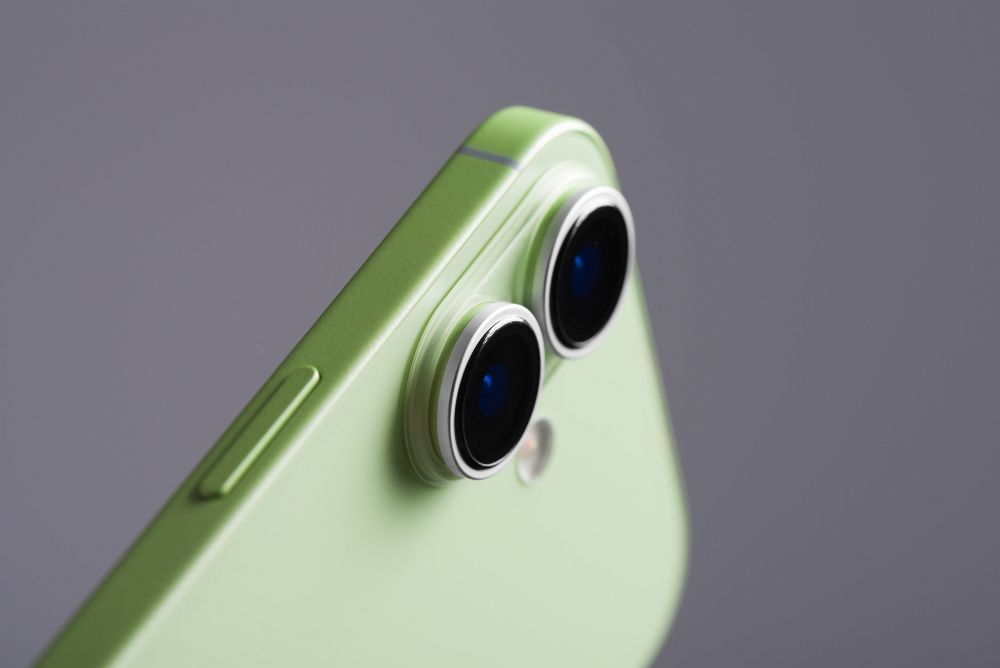 ef5165a0f033cf9e8a6f1cd9006b6f45 Camera glass to iPhone 17 Forcell Premium light green
